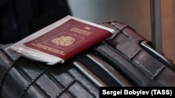 Коргоо министрлиги жарым-жартылай мобилизация жарандардын ара-бери каттамын чектебесин билдирген эле.