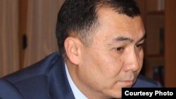 Равшан Жээнбеков.