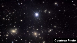 Kosmos, barlygyň aňyrsyndaky "gurluşlaryň" ýaňzytmalary. 2010 ý.