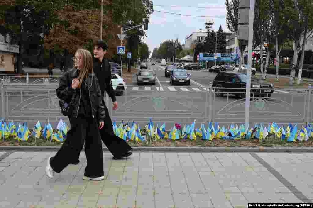 Нацыянальны мэмарыял зь сьцягоў у гонар загінулых вайскоўцаў з Данеччыны