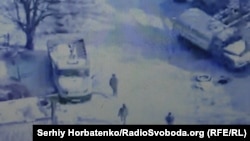 Російські пілоти тікають після того, як їхня позиція була зруйнована українським FPV-дроном