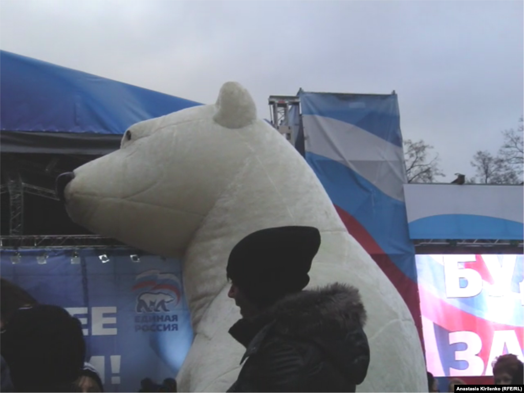 "Будущее за нами" гласила надпись на экранах