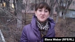 "Жасыл ел" бағдарламасы бойынша жұмыс істеген мектеп оқушысы Анастасия Кузнецова. Теміртау, 7 қараша 2014 жыл.  