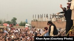 د جمعې پر ورځ د غورځنګ دوه مشران علي وزیر او محسن داوړ هم له پېښور هوايي ډګره پرواز ته پرېنښودل شول