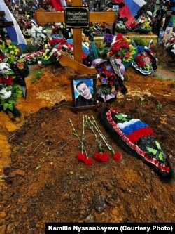 Кирилл Нысанбаевтың зираты. Ресей, Челябі, 17 шілде, 2025 жыл.