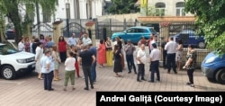 Protest spontan al angajaților CNSAS, față de tăierea sporurlor de condiții vătămătoare.