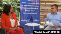 Раҳбари Ҳайати порлумони Иттиҳоди Аврупо барои ҳамкориҳо бо Осиёи Миёна хонум Ҷузеппина Принчи ба саволҳои хабарнигори Радиои Озодӣ Иршод Сулаймонӣ посух медиҳад. Душанбе, 16 сентябр 