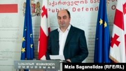 В своем докладе омбудсмен Уча Нануашвили посетовал на изъяны в законодательстве, не позволяющие аппарату Народного защитника осуществлять эффективный мониторинг