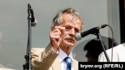 Мустафа Жемилев депортация курмандыктарын эскерүү митингинде. Крым. 2013-жыл, 18-май.