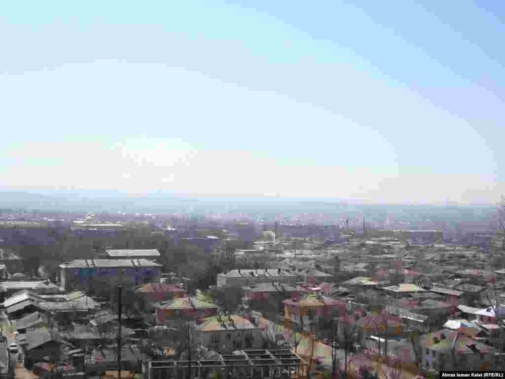 Вид на микрорайон "Черемушки" с Сулейман-Тоо.