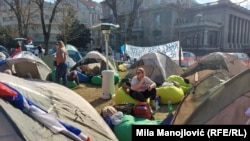 Studentët që kundërshtojnë bllokimin e fakulteteve, kanë ngritur kampe në qendër të Beogradit, 7 mars, 2025.