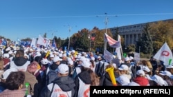 Mii de sindicaliști au participat miercuri la un protest în Piața Victoriei din București. 29 octombrie 2025.
