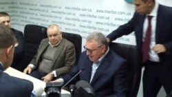 Киевта Жириновскийга тозлы кәбестә аттылар