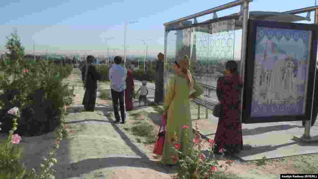 На улице Баба Аннанова