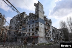 Zyrtarët ukrainas po shtojnë përpjekjet për t’i evakuuar banorët e Pokrovskit, i cili po kërcënohet gjithnjë e më shumë nga përparimet ruse.