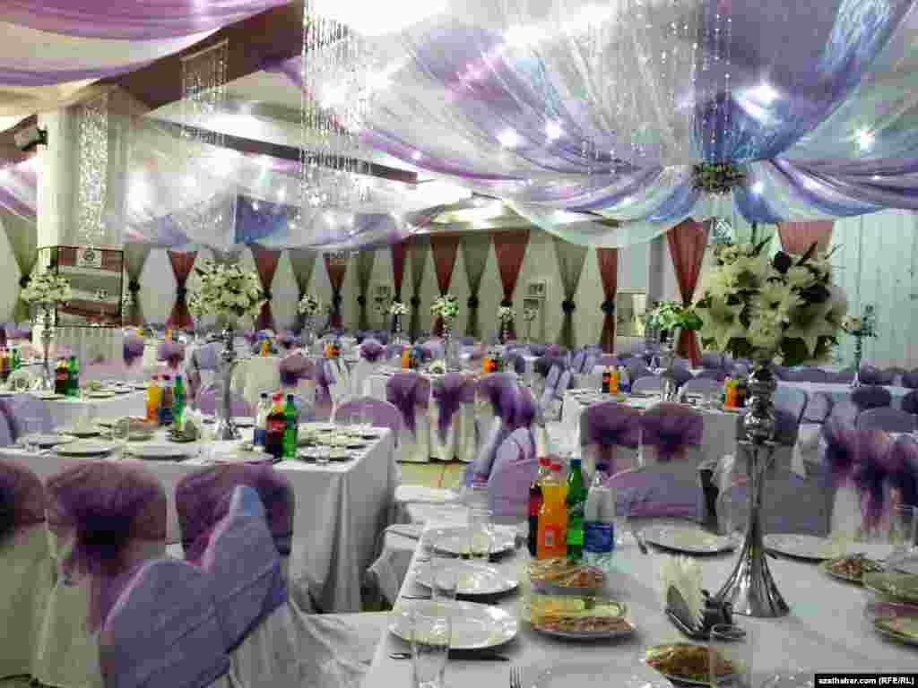 "Kejebe" toý zalynyň içi