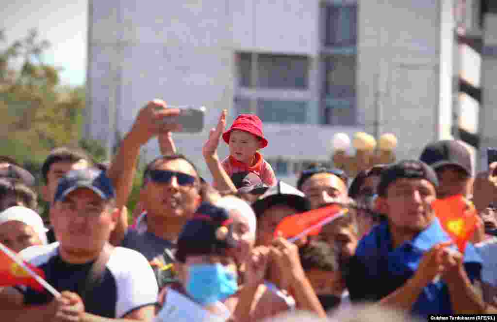 Токиодогу жайкы Олимп оюндарына катышкан кыргызстандык курама командага арналган салтанаттуу иш-чара Ала-Тоо аянтында уланды.&nbsp;