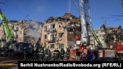 Сградата, в която живее Микола, беше ударена от руска ракета на 28 август. Загиналите само в тази сграда са 22-ма души.