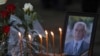 Položeno cvijeće i svijeće uz fotografiju ubijenog srpskog opozicionog političara sa severa Kosova, Olivera Ivanovića.