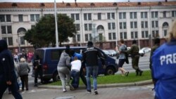 Затрыманьні студэнтаў на плошчы Якуба Коласа ў Менску. 5 верасьня.