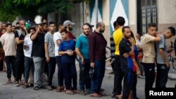 Газанын түштүгүндөгү Хан-Юнис шаарында нанга кезекке тургандар