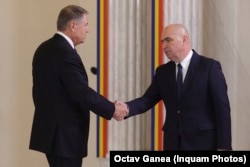 Klaus Iohannis și Ilie Bolojan, cel care îi va lua locul ca interimar la Palatul Cotroceni.