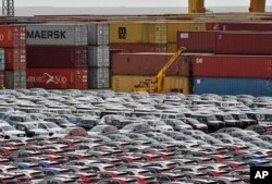 Застрявшие в порту в ФРГ во время пандемии автомобили