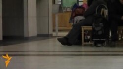 Азиланти од Косово на железничка станица во Сегедин