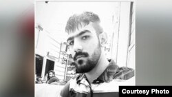 امیرحسین حاتمی، شهروند ایلامی، که گفته می‌شود «بر اثر ضربات باتوم» در زندان فشافویه تهران کشته شده است