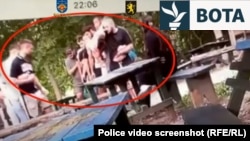 Pamje të shkëputura nga një video e publikuar nga Policia e Moldavisë, në të cilat duket se shihen moldavë në Serbi duke u trajnuar për menaxhimin e protestave të organizuara nga Rusia.