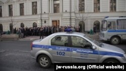 Свидетели Иеговы возле суда, 7 апреля 2017 года 