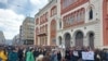 Србија - Белград - Студенти и граѓани пред белградскиот ректорат на протест поради 15 жртви кои загинаа при падот на настрешницата на железничката станица во Нови Сад.