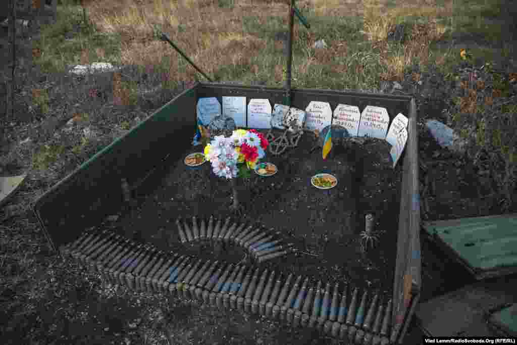 Таблички з іменами загиблих українських військових​