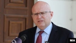 Поранешниот амбасадор на САД, Филип Рикер. 