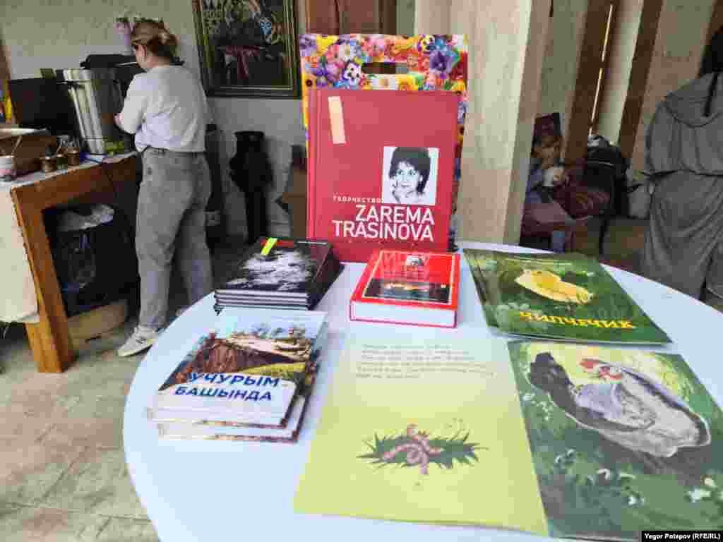 Книжная продукция на крымскотатарском языке вызывала живой интерес посетителей в условиях подавления возможностей для изучения родного языка в аннексированном Крыму