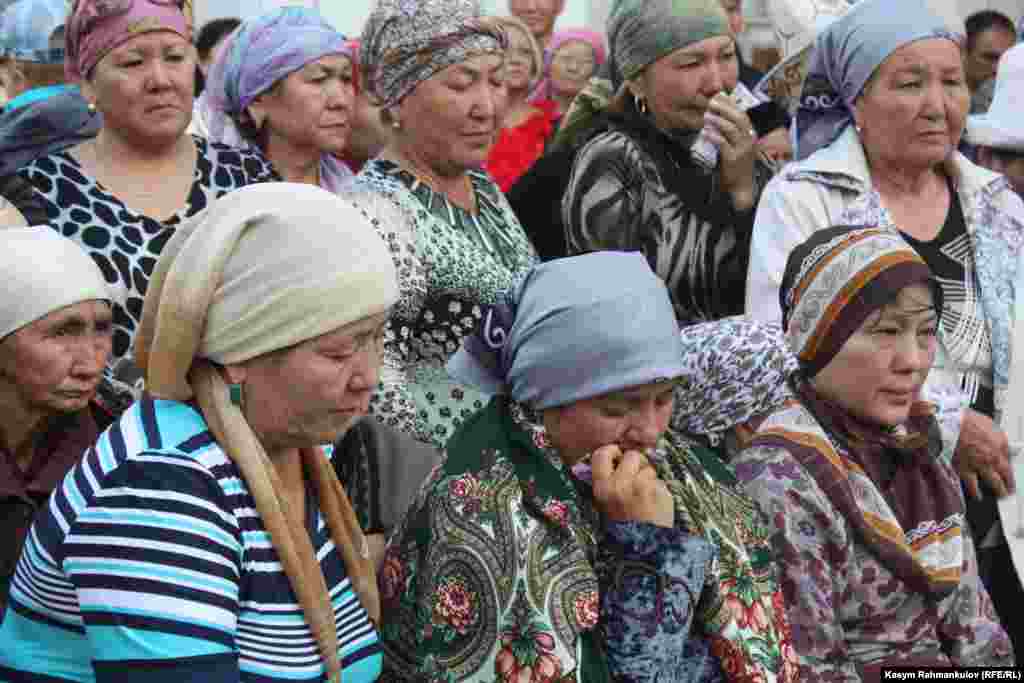 Төлөгөн Касымбеков 10-июнда кечинде кан басымы көтөрүлүп ооруканага түшкөн. Жазуучунун абалы жакшырбай 16-июнда каза болгон.