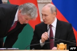 Dmitri Peskov și Vladimir Putin.