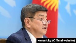 Акылбек Жапаров.