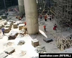 Arkadagda gurulýan 'iň uly metjit'