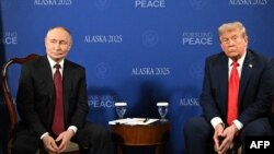 Президентите на Русия и САЩ Владимир Путин и Доналд Тръмп по време на срещата им в Аляска през август.