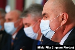 Ilie Bolojan, la o conferință de presă din 2020 din județul Bihor la care a participat și unul dintre colegii pe care astăzi îi critică, Lucian Bode.