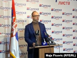 Igor Simiq gjatë konferencës për media në Mitrovicë të Veriut.