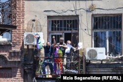 დემონსტრანტები არბევენ „თბილისი პრაიდის“ ოფისს. 5 ივლისი, 2021