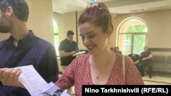 აქტივისტი ქეთი მოლაშვილი ეცნობა საქმის მასალებს, 12 ივნისი, 2025 წელი