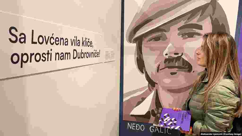 Na Cetinju je 1992. u organizaciji Liberalnog saveza Crne Gore održan je antiratni skup, predvođen Slavkom Perovićem. Okupljeni su pjevali stihove "Sa Lovćena vila kliče, oprosti nam Dubrovniče".