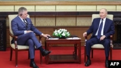 Владимир Путин и Роберт Фицо на встрече в Пекине 2 сентября 2025 года