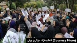 فعالان و تشکل‌های حقوق صنفی معلمان بارها با برگزاری تجمع هایی نسبت به سیاست‌های آموزشی و نیز مسایل صنفی فرهنگیان انتقاد کرده‌اند