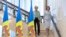 Aflată la Chișinău în plină campanie electorală, într-un briefing alături de președinta Maia Sandu, care candidează pentru un nou mandat, șefa Comisiei Europene, Ursula von der Leyen, a spus că „locul Moldovei este în UE” și a anunțat investiții de 1,8 miliarde de euro.