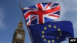 Flamuri i Britanisë së Madhe dhe i BE-së. Londër, mars 2017.  