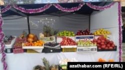 Türkmen bazaryndaky daşary ýurt önümleri. Arhiw suraty